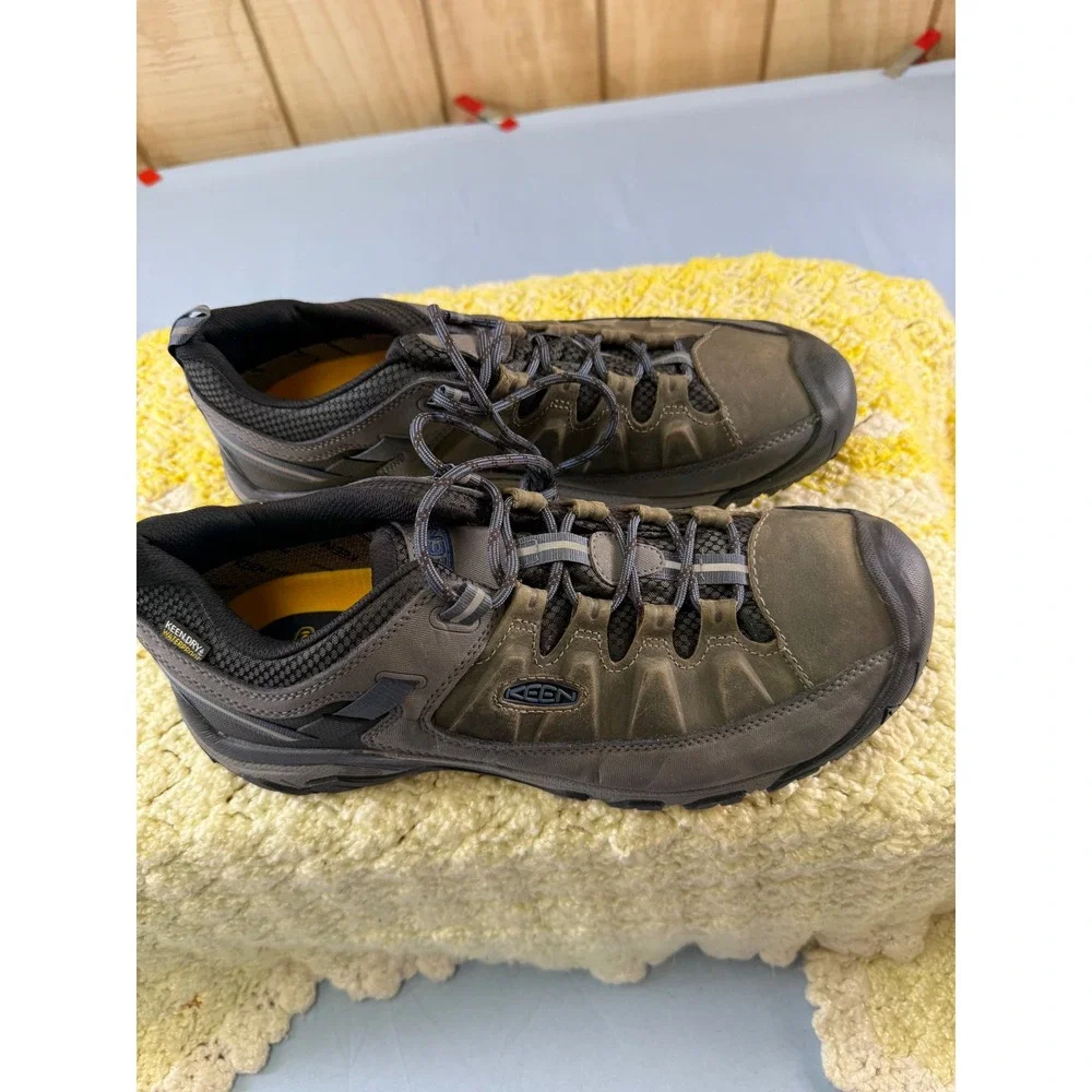 Keen Voyageur Mens 11 Waterproof Hiking Shoes Brown Gray Low Top 1017785